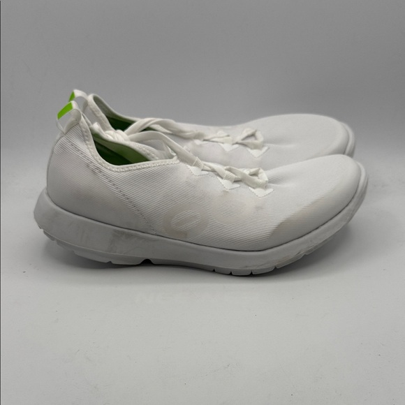 OOFOS Shoes - OOFOS Women's 10 White Athletic Shoes S10